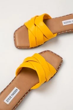 Γυναικεία Σαγιονάρες Steve Madden - Δερμάτινες παντόφλες Terron κίτρινο -Steve Madden Κατάστημα unnamed file 2021
