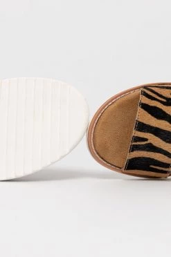 Γυναικεία Σαγιονάρες Παντόφλες Skechers χρώμα: καφέ -Steve Madden Κατάστημα unnamed file 427