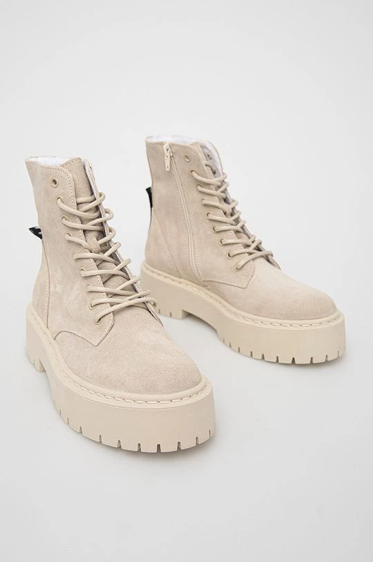 Γυναικεία Μποτάκια Workers σουέτ Steve Madden Skylar Bootie χρώμα: μπεζ 4 Γυναικεία Μποτάκια Workers σουέτ Steve Madden Skylar Bootie χρώμα: μπεζ - Image 2
